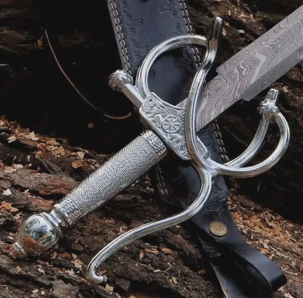 Handmade Damascus Steel Rapier Sword: Renaissance Fencing Sword with Leather Sheath - Image 2